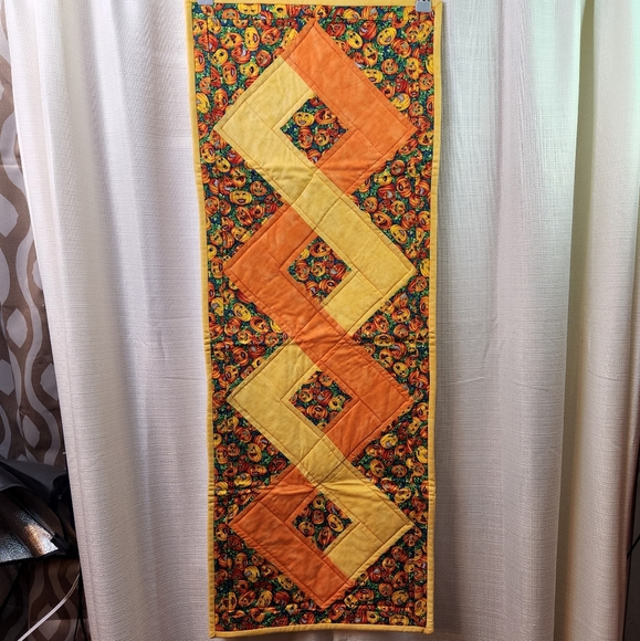 🎃 Handmade Quilted Halloween Table Runner 👻 - Picture 7 of 8